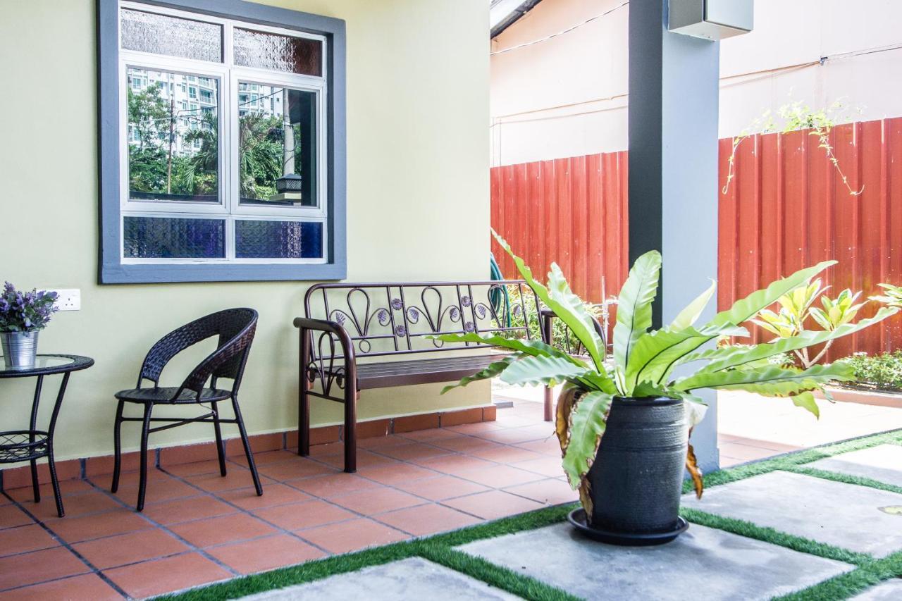 Explore 5Br Gardenhouse Retreats Butterworth Exteriér fotografie