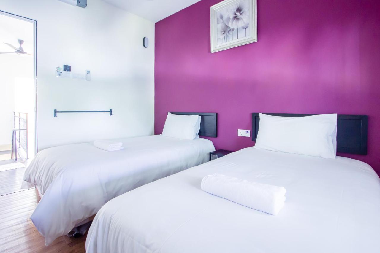 Explore 5Br Gardenhouse Retreats Butterworth Exteriér fotografie