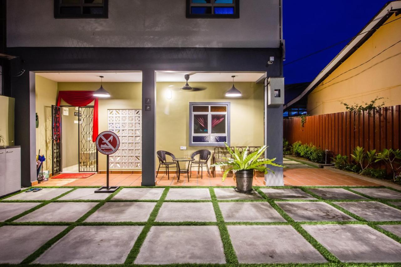 Explore 5Br Gardenhouse Retreats Butterworth Exteriér fotografie