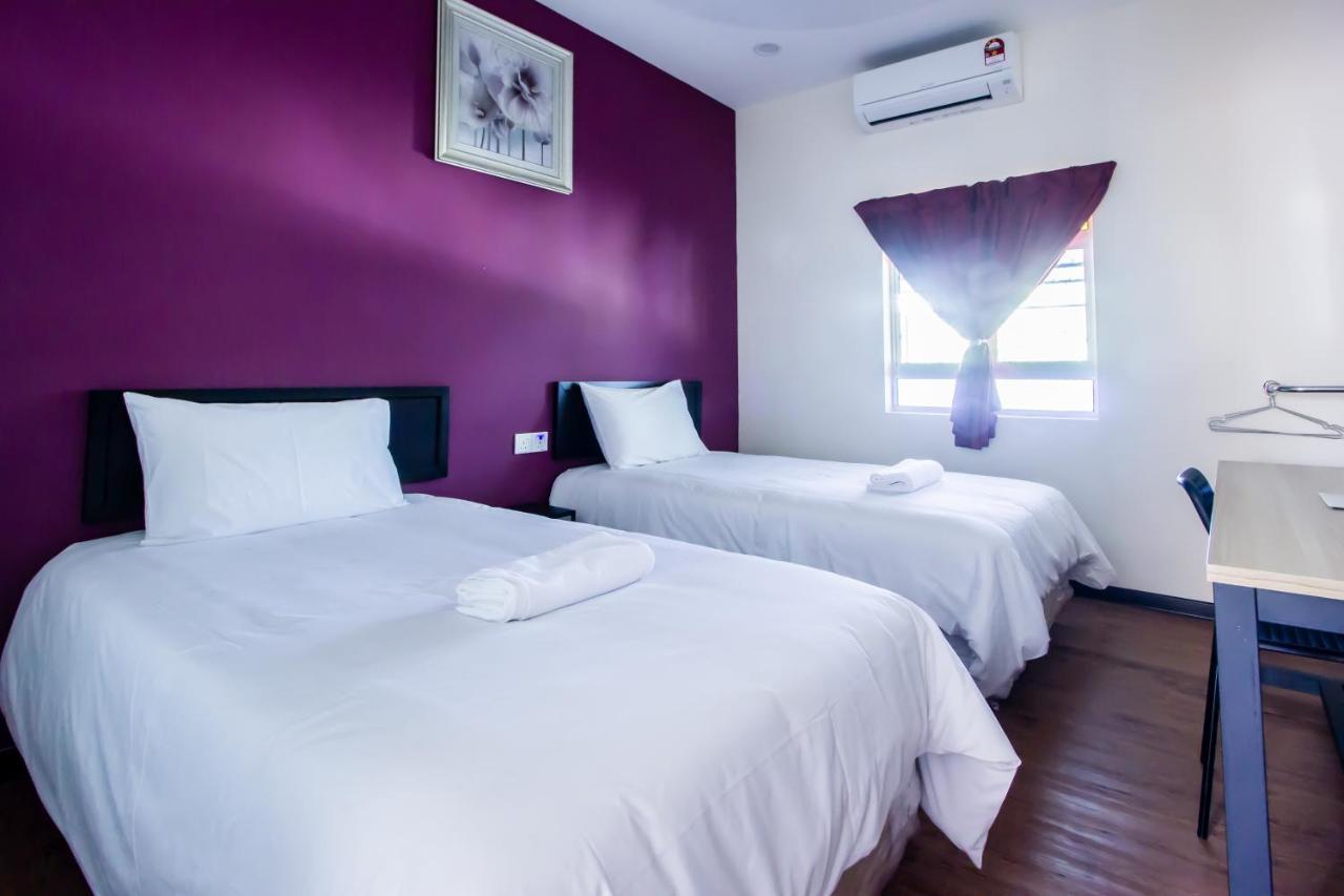 Explore 5Br Gardenhouse Retreats Butterworth Exteriér fotografie