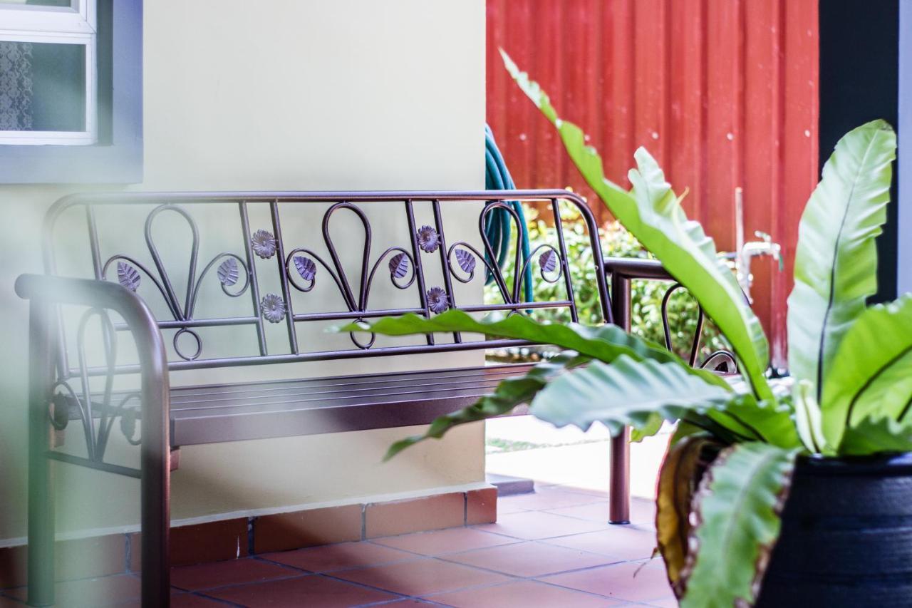 Explore 5Br Gardenhouse Retreats Butterworth Exteriér fotografie