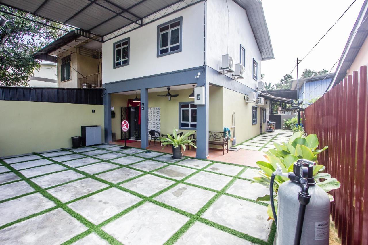 Explore 5Br Gardenhouse Retreats Butterworth Exteriér fotografie
