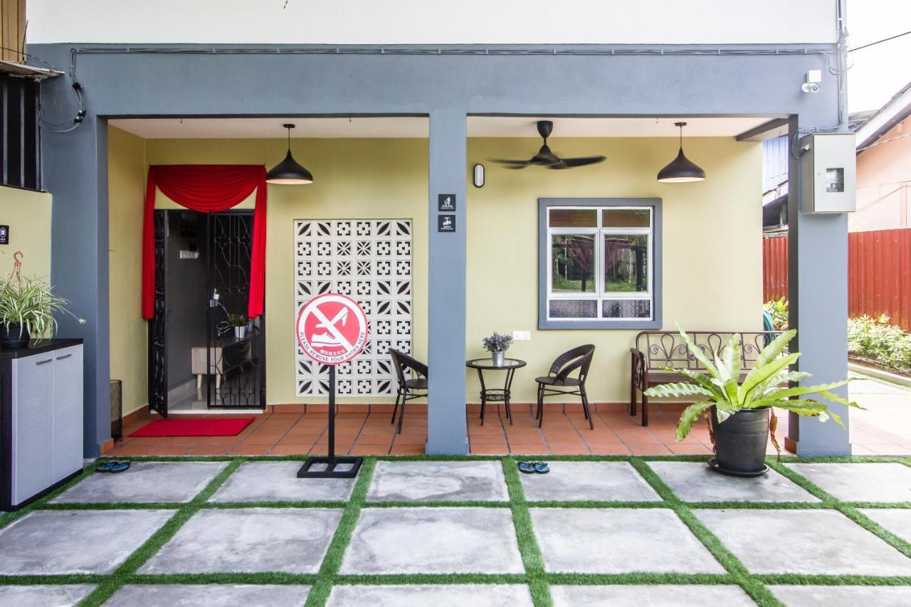 Explore 5Br Gardenhouse Retreats Butterworth Exteriér fotografie
