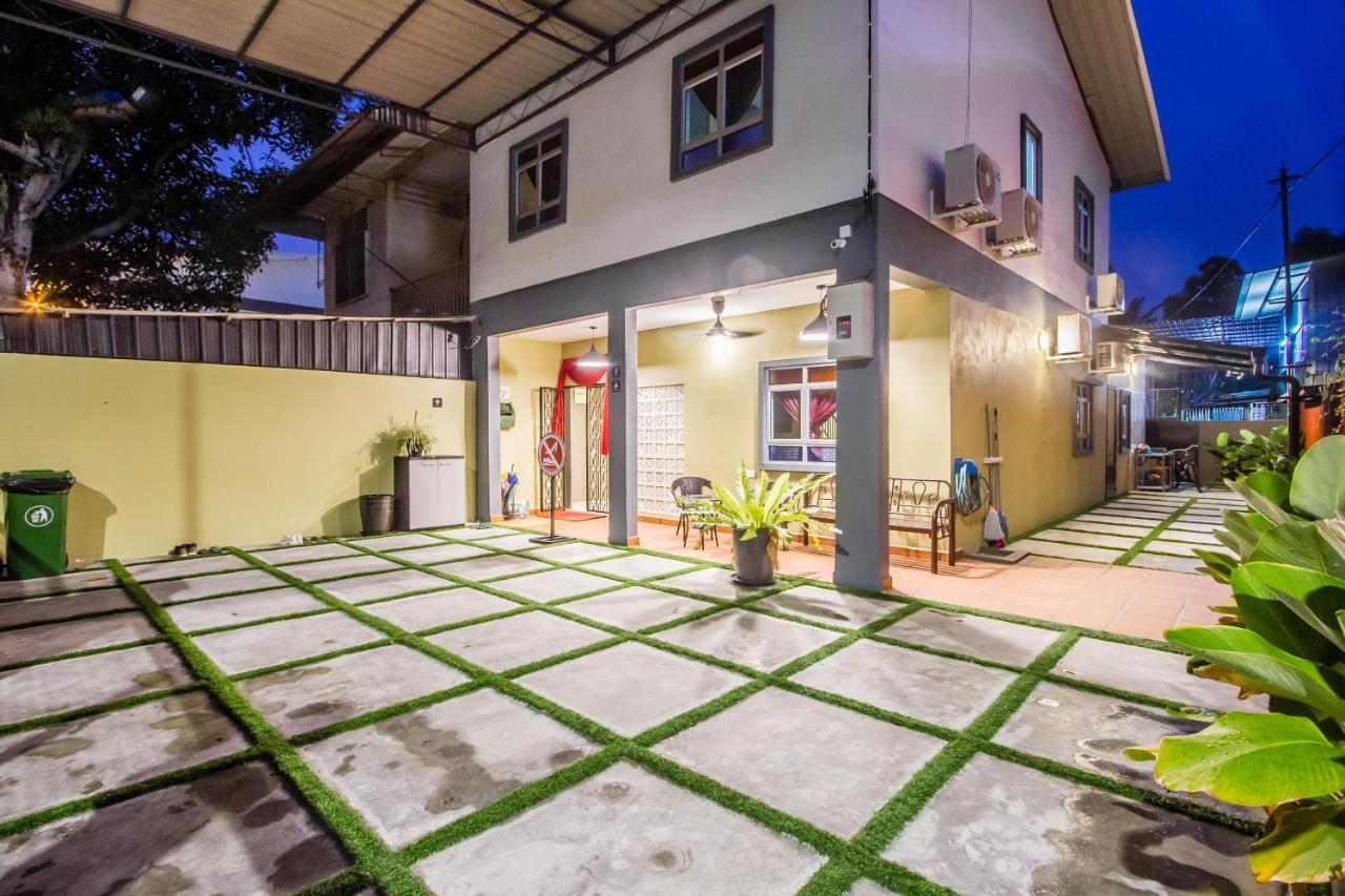 Explore 5Br Gardenhouse Retreats Butterworth Exteriér fotografie